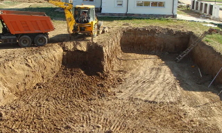 Рытье котлованов под фундамент в Омске – цена от 2557 руб. за м3 | 2Землекопа-Омс
