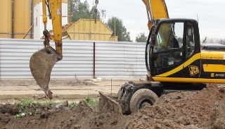 Выкопать яму экскаватором в Омске от 921 руб. - 2Землекопа-Омс
